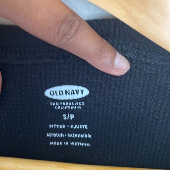 Old Navy round neck fitted ribbed knit black tee long sleeves - Picture 3 of 10